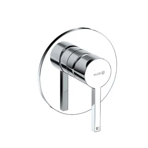 Chromatischer Wandmischer von Kludi mit runder Abdeckung und Hebel für die Wassersteuerung. Schlichte, moderne Gestaltung ohne weitere dekorative Elemente.